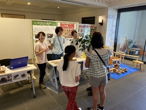 クロモジ冷茶試飲の様子