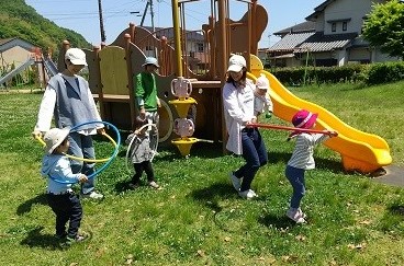 写真:そと遊びの様子