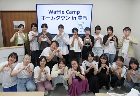 画像：参加者で記念写真を撮影