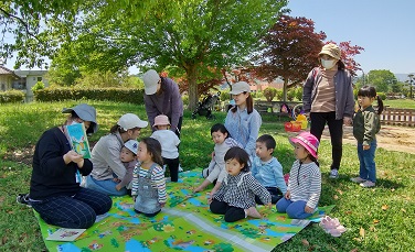 写真:そとあそびの様子