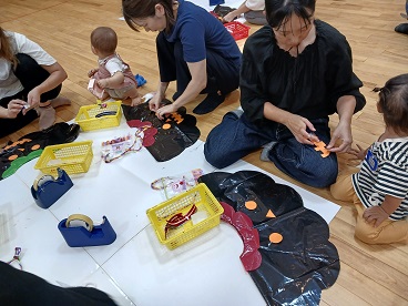 写真:ハロウィンごっこの様子