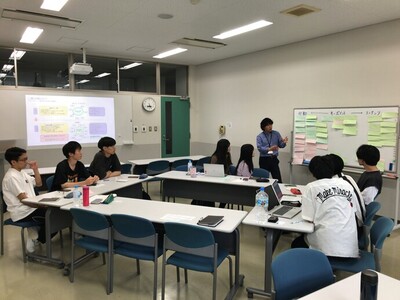 写真：但東地域の現状と目指したい姿について説明する様子