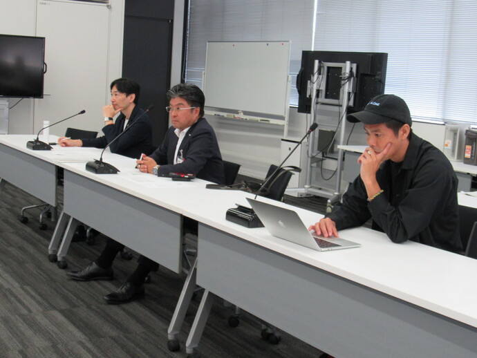 画像：今井さん、市長、山中さん