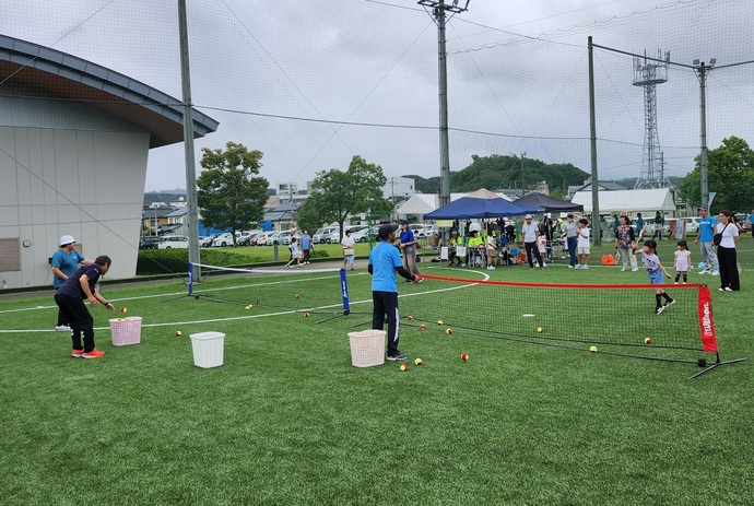 写真:テニスの体験会