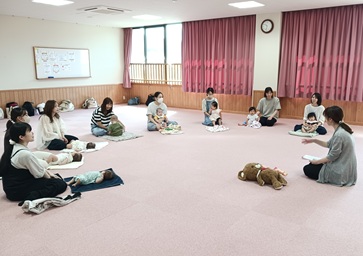 写真：親子遊びの様子