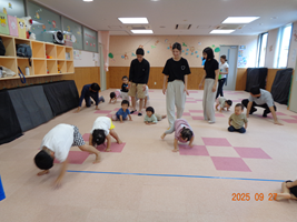 写真:パパと運動遊び