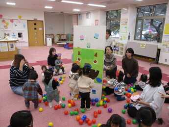 写真：交流ゲームをしている様子