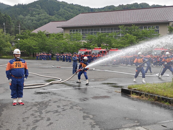 画像:第一線放水