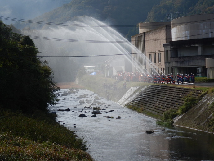 画像：放水の様子