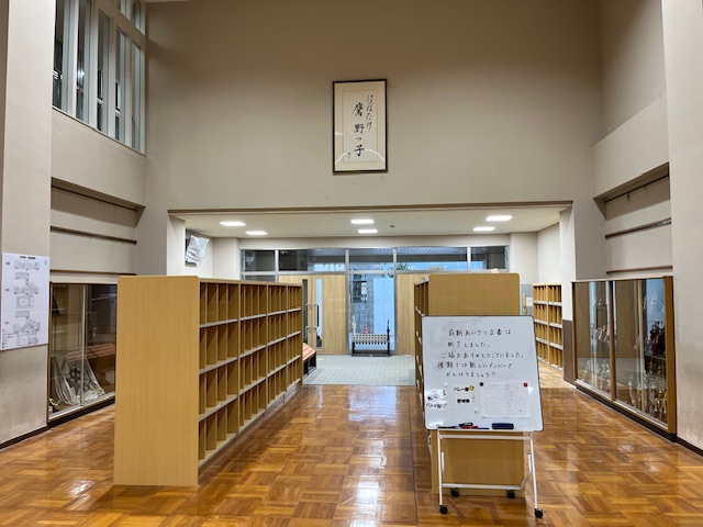 写真：竹野学園 玄関 内装 