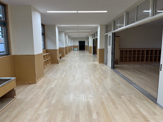 写真：竹野学園 廊下 内装