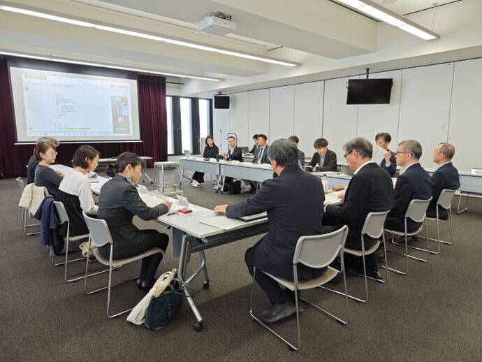 第1回検討委員会の様子