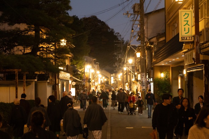 城崎温泉街交通規制中の様子（夜）