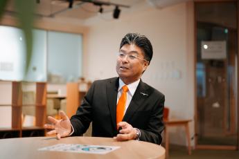 対談中の門間市長の写真