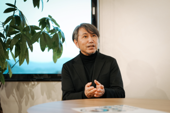 対談中の徳田さんの写真