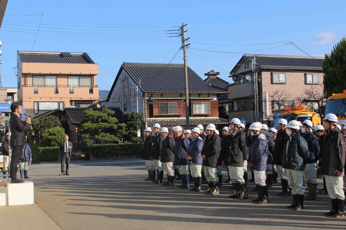 画像：除雪に携わる市職員