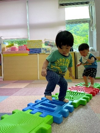 写真:バランス歩き