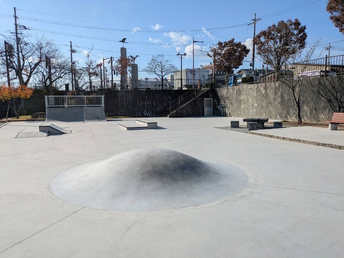 写真：スケートボード広場セクション