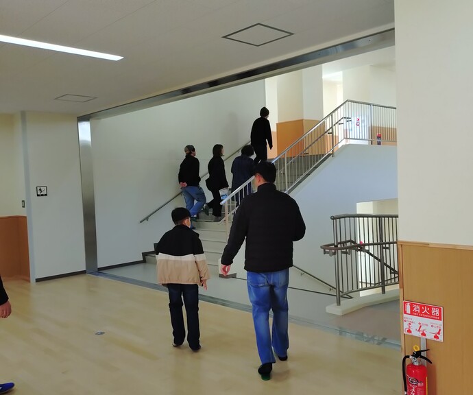 竹野学園内覧会渡り廊下の様子