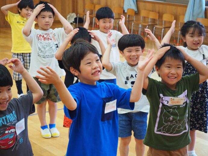 英語遊びの写真：英語の歌でDance