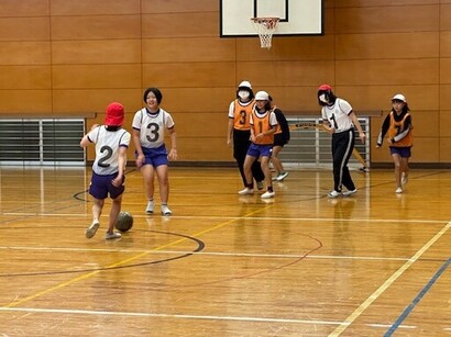 府中小学校でのサッカー教室での様子