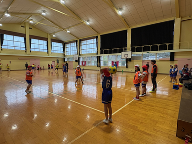 資母小学校でのサッカー教室での様子