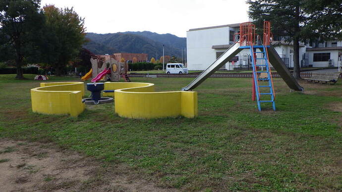 日高町民広場と遊具