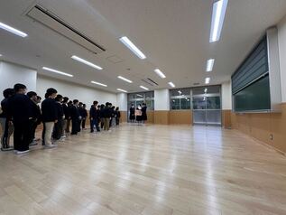 写真：竹野学園新校舎の校舎見学の様子