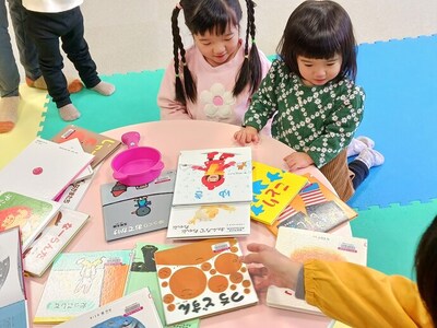 写真：にじっこ絵本に持ってきてくれた絵本