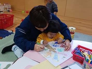 写真：作品作りの様子