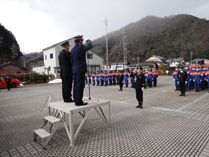 写真：観閲および機械器具点検