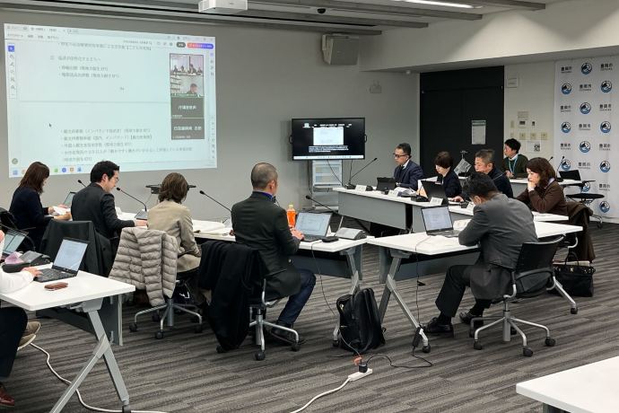会議での意見交換の様子