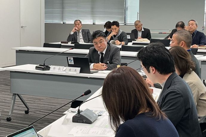 会議での意見交換の様子