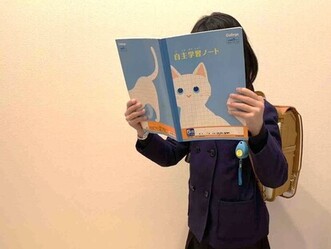 インタビュアー