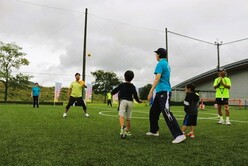 キャッチボールをする市長