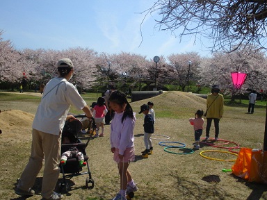 写真:そと遊びの様子