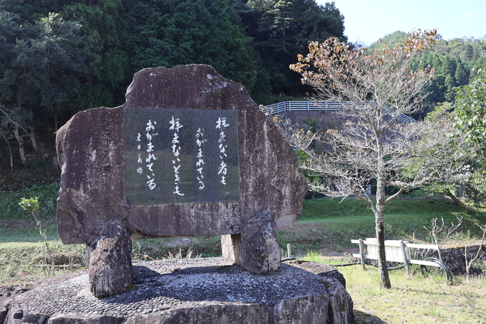 拝まない物