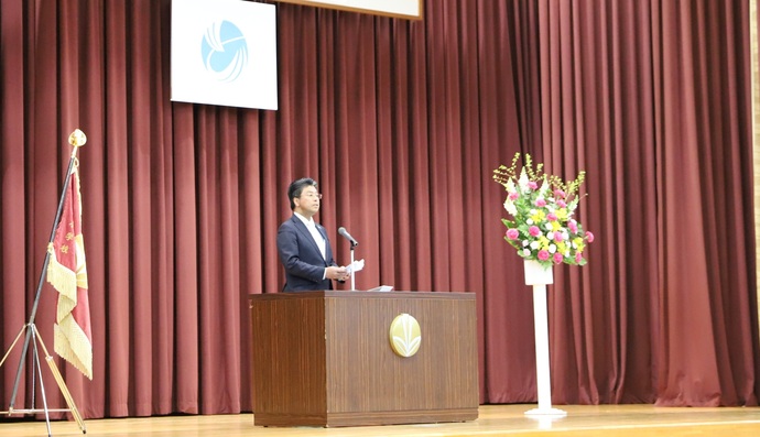 式辞を述べる豊岡市長