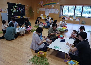 写真：七夕制作の様子