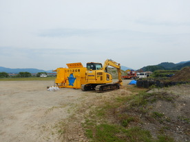 展示車両　土のう造成機（国土交通省豊岡河川国道事務所）写真