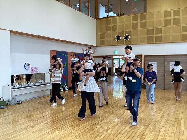 親子キリンに変身