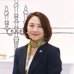画像：第1回講師　小巻亜矢さん