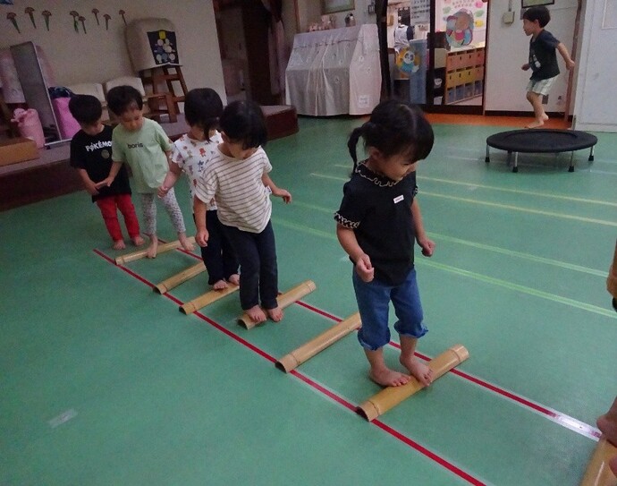 バランス歩きの様子