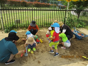 写真：そとあそび広場（合橋認定こども園）
