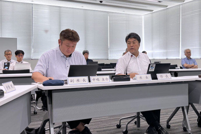 会議での意見交換の様子