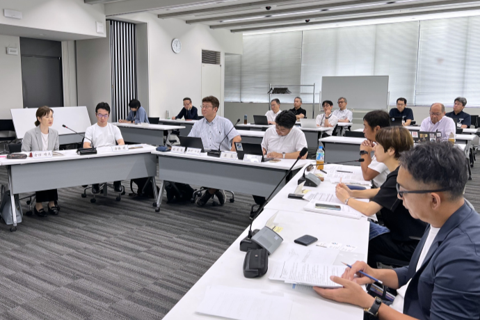 会議での意見交換の様子