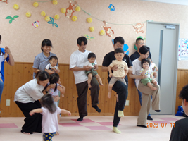 写真：パパと運動遊び