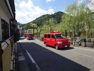 消防車両による防災パレードの様子