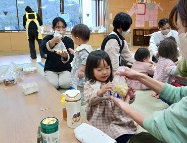 写真：簡単クッキングの様子