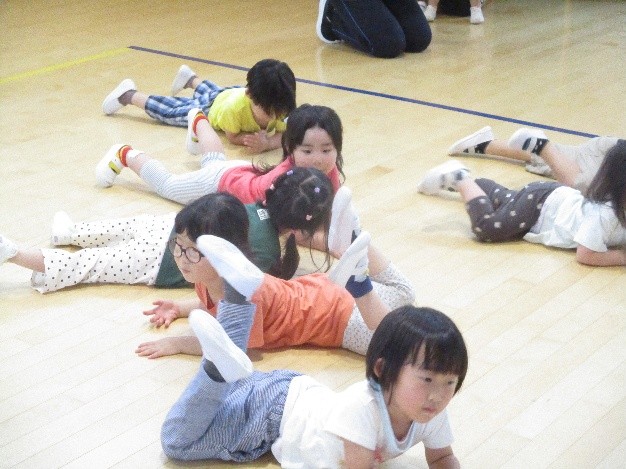 ワニさん歩きの様子